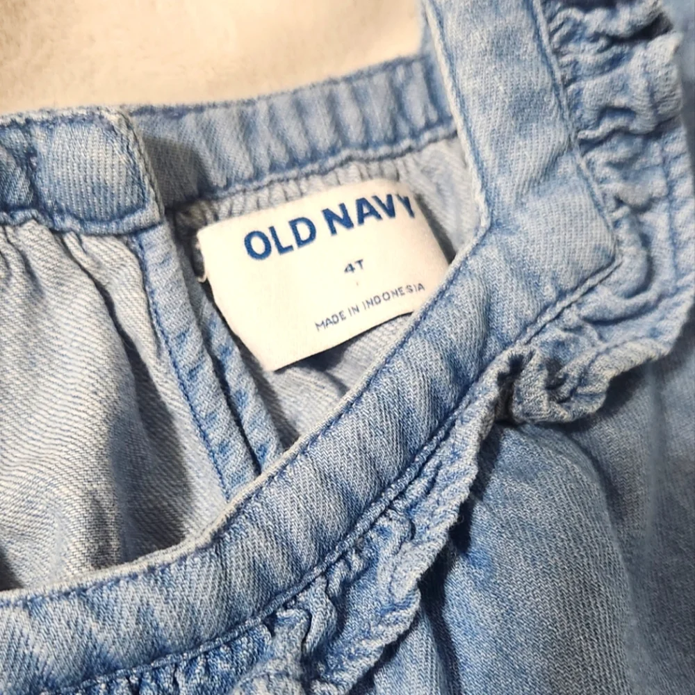 4T short sleeve shirts - old Navy and Oshkosh - Picture 3 of 3